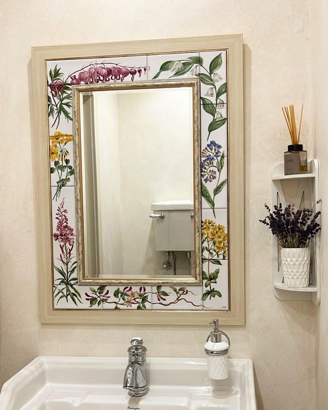 Зеркало в ванную комнату. Роспись плитки